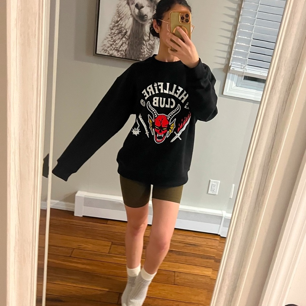 Euc Stranger Things “Hellfire Club” Pullover Size… - image 2